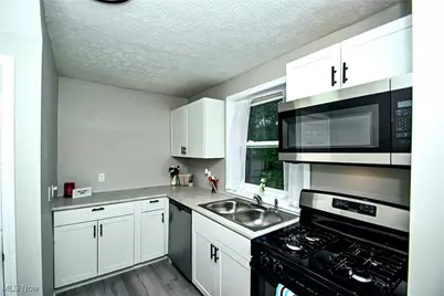 542 Montgomery Street, Akron, OH 44305 - Photo 8