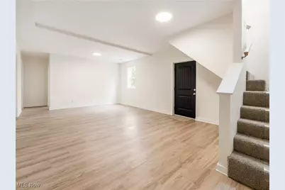 2425 S Pleasant Grove Road, Zanesville, OH 43701 - Photo 8