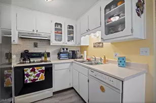 132 S Main St, Munroe Falls, OH 44262 - Photo 10