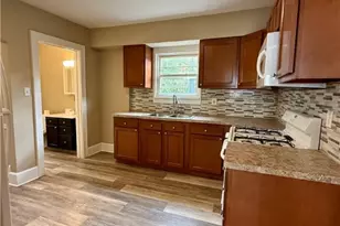 1017 Stadelman Ave, Akron, OH 44320 - Photo 6