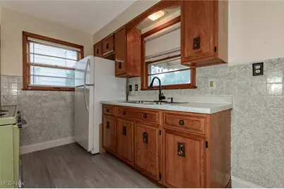 306 E 323rd Street, Willowick, OH 44095 - Photo 10