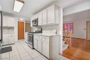 36 Hilltop Blvd, Canfield, OH 44406 - Photo 6