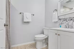 2257 Grandview Ave, Cleveland Heights, OH 44106 - Photo 12