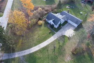 651 Parker Rd, Aurora, OH 44202 - Photo 2