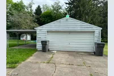 2224 Coral Sea Drive, Youngstown, OH 44511 - Photo 2