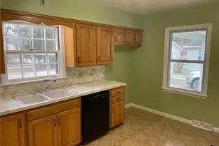 2224 Coral Sea Dr, Youngstown, OH 44511 - Photo 4