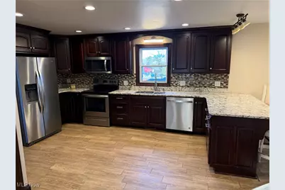 107 Broad Street, St Clairsville, OH 43950 - Photo 2