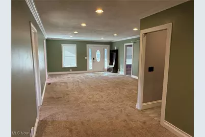 107 Broad Street, St Clairsville, OH 43950 - Photo 8