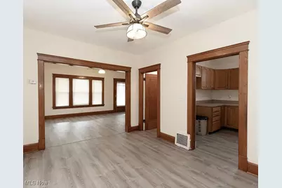 638 E Broad Street, Elyria, OH 44035 - Photo 10