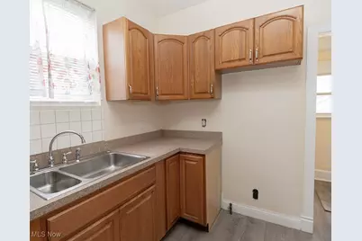638 E Broad Street, Elyria, OH 44035 - Photo 14