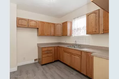 638 E Broad Street, Elyria, OH 44035 - Photo 18