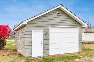 126 W 3rd St, Frazeysburg, OH 43822 - Photo 32