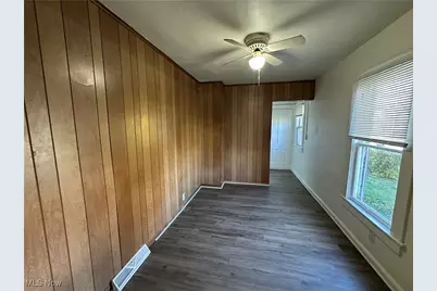 288 Dickey Avenue NW, Warren, OH 44485 - Photo 8