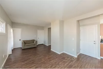 2035 Chesterland Avenue #up, Oakwood, OH 44107 - Photo 6