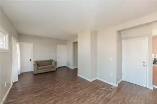 2035 Chesterland Ave, Oakwood, OH 44107 - Photo 6