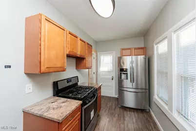 2035 Chesterland Avenue #up, Oakwood, OH 44107 - Photo 18