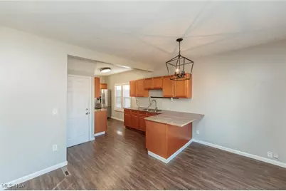 2035 Chesterland Avenue #up, Oakwood, OH 44107 - Photo 10