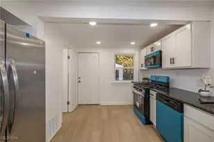 939 Vineshire Rd, Cleveland Heights, OH 44121 - Photo 4