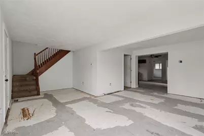 492 E Hopocan Avenue, Barberton, OH 44203 - Photo 8