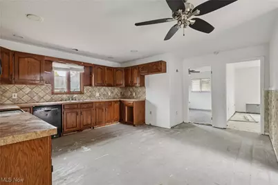 492 E Hopocan Avenue, Barberton, OH 44203 - Photo 14