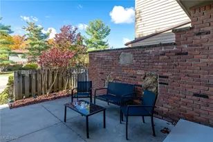 136 Kimrose Ln, Grandview Heights, OH 44147 - Photo 4