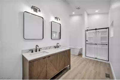 455 S Van Buren Avenue, Barberton, OH 44203 - Photo 22