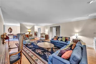 5671 Bastille Pl, Columbus, OH 43215 - Photo 14