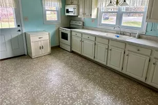 32 Locust Hill Rd, Chester, WV 26034 - Photo 4