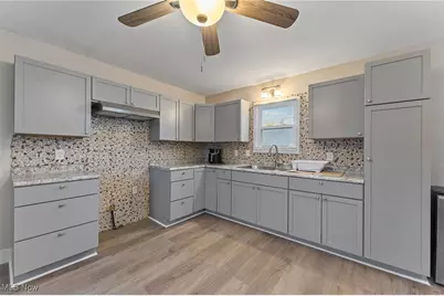 103 Gladstone Street, Campbell, OH 44405 - Photo 4