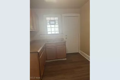 102 E Boston Avenue, Youngstown, OH 44507 - Photo 6