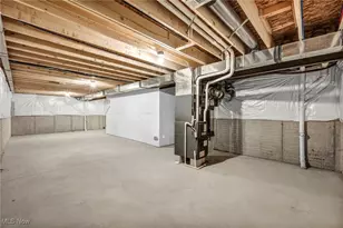 492 Douglas St, Akron, OH 44307 - Photo 40