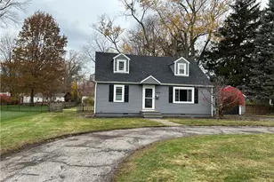 8002 Stockbridge Rd, Mentor, OH 44060 - Photo 2