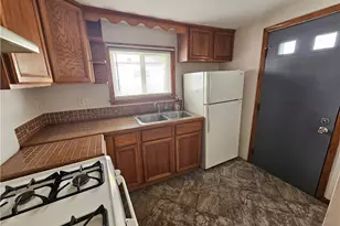 1081 Stratford St, Barberton, OH 44203 - Photo 4