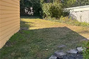 18329 Lomond Blvd, Huber Heights, OH 44122 - Photo 2