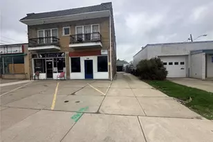 560 E 200th St, Euclid, OH 44119 - Photo 2