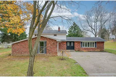 6090 Wiclif Street NE, Canton, OH 44721 - Photo 2