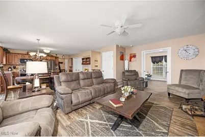 13014 Duquette Avenue NE, Hartville, OH 44632 - Photo 8