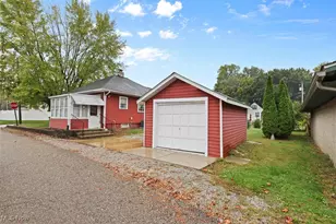 215 Lake Ave NE, Hartville, OH 44632 - Photo 4