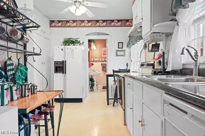 215 Lake Avenue NE, Hartville, OH 44632 - Photo 10