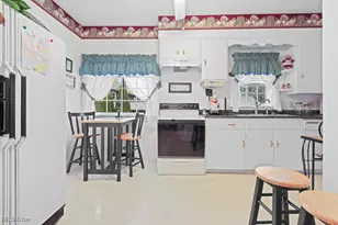 215 Lake Ave NE, Hartville, OH 44632 - Photo 6