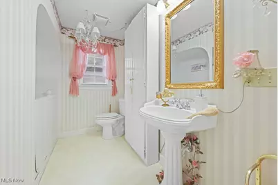 215 Lake Avenue NE, Hartville, OH 44632 - Photo 22