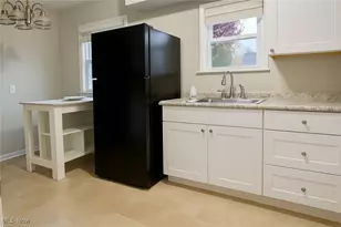 30325 Mildred Dr, Willowick, OH 44095 - Photo 8