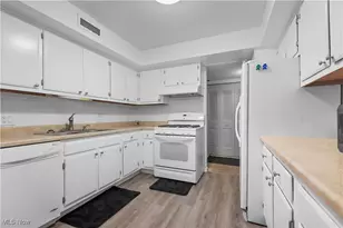 6330 Greenwood, Sagamore Hills, OH 44067 - Photo 10