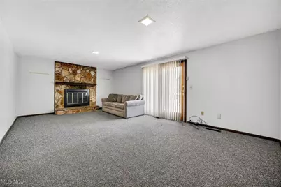 646 Dunny Avenue, Sheffield Lake, OH 44054 - Photo 8