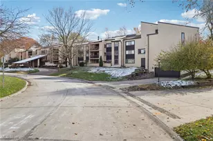 1006 Bunker Dr, Fairlawn, OH 44333 - Photo 2