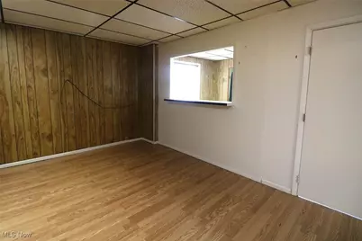 2402 Sunset Boulevard, Steubenville, OH 43952 - Photo 10