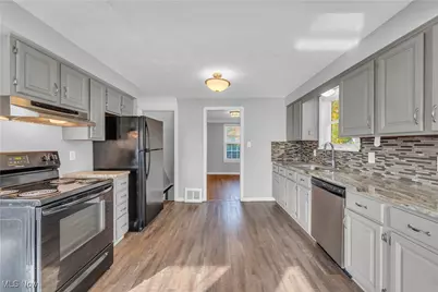 19702 Pawnee Avenue, Loveland, OH 44119 - Photo 10