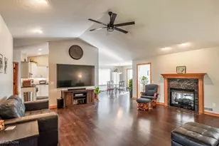 5700 Glena St, Louisville, OH 44641 - Photo 6