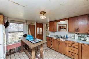 24105 Chardon Rd, Euclid, OH 44143 - Photo 10