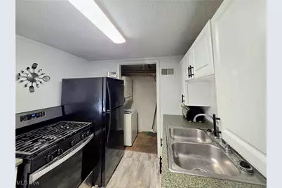 1374 Nichols Avenue, Lorain, OH 44053 - Photo 14